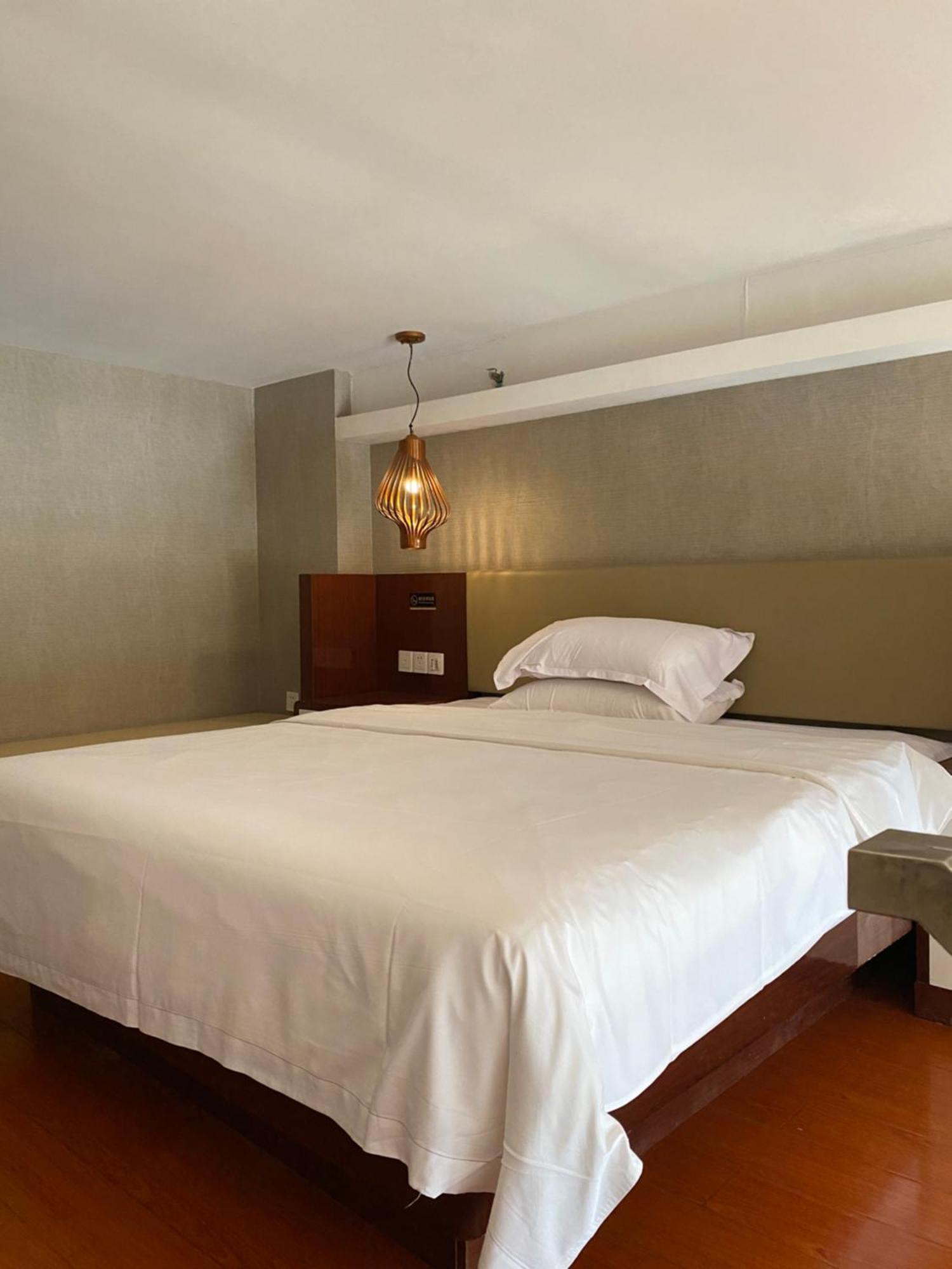 April Fair Duplex Apartment Guangzhou South Railway Station Ao Yuan Yue Shi Dai Branch Bagian luar foto